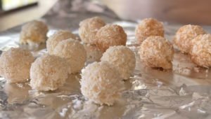 https://teststaging.lowcarb-glutenfrei.com/rezept-kokostrueffel-kokospralinen-lowcarb-zuckerfrei-keto/